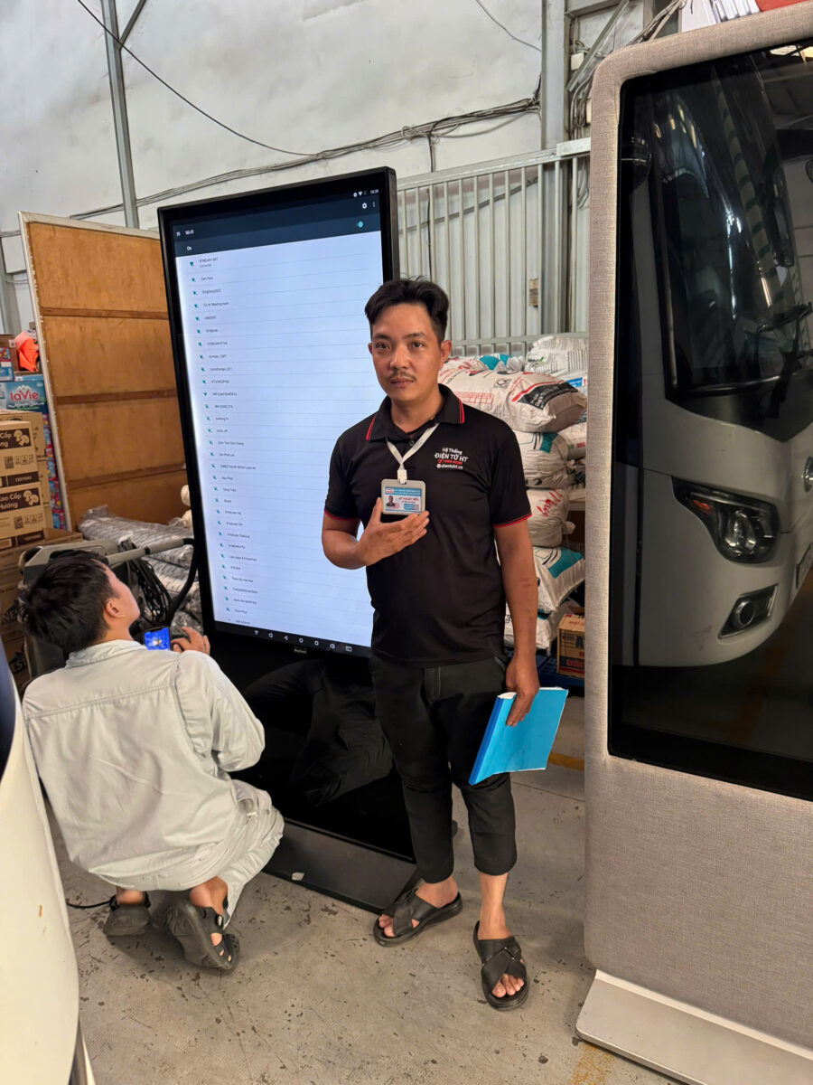 Sửa màn hình hiển thị quảng cáo tại trung tâm thương mại, công ty, sân bay... Có xuất VAT