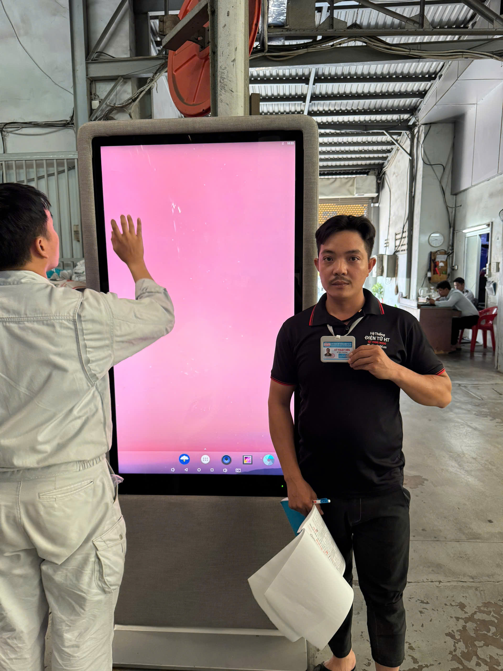Sửa màn hình hiển thị quảng cáo tại trung tâm thương mại, công ty, sân bay... Có xuất VAT