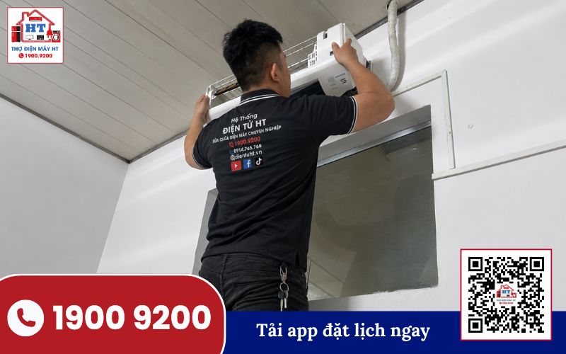 Kiểm tra thông số máy lạnh tốn điện Kỹ thuật viên kiểm tra các thông số hoạt động của máy lạnh để đánh giá mức độ tốn điện