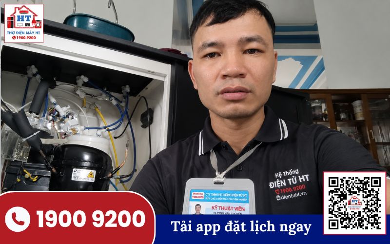 Kiểm tra quy trình máy lọc nước Kỹ thuật viên Điện Tử HT đang kiểm tra quy trình hoạt động của máy lọc nước tại nhà khách hàng